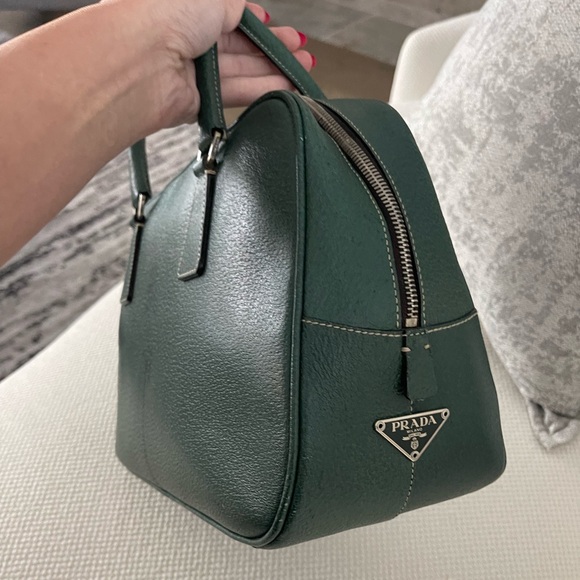 Beautiful Prada leather handbag - Picture 4 of 14